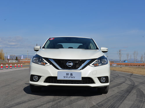 五座日产轩逸轿车 1.6L
